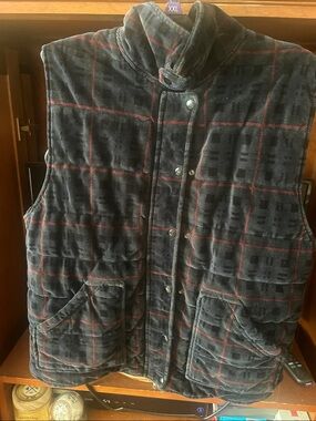 Jones New York Black Quilted Vest with Red Windowpane